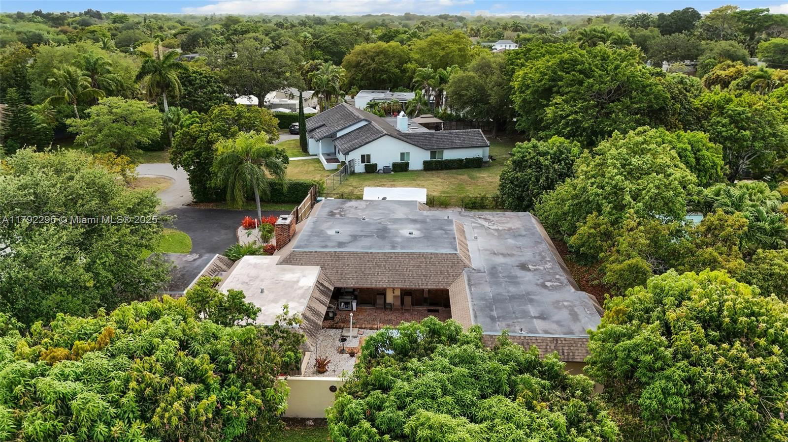 Real estate property located at 8261 186th St, Miami-dade, Old Cutler Grove, Cutler Bay, FL