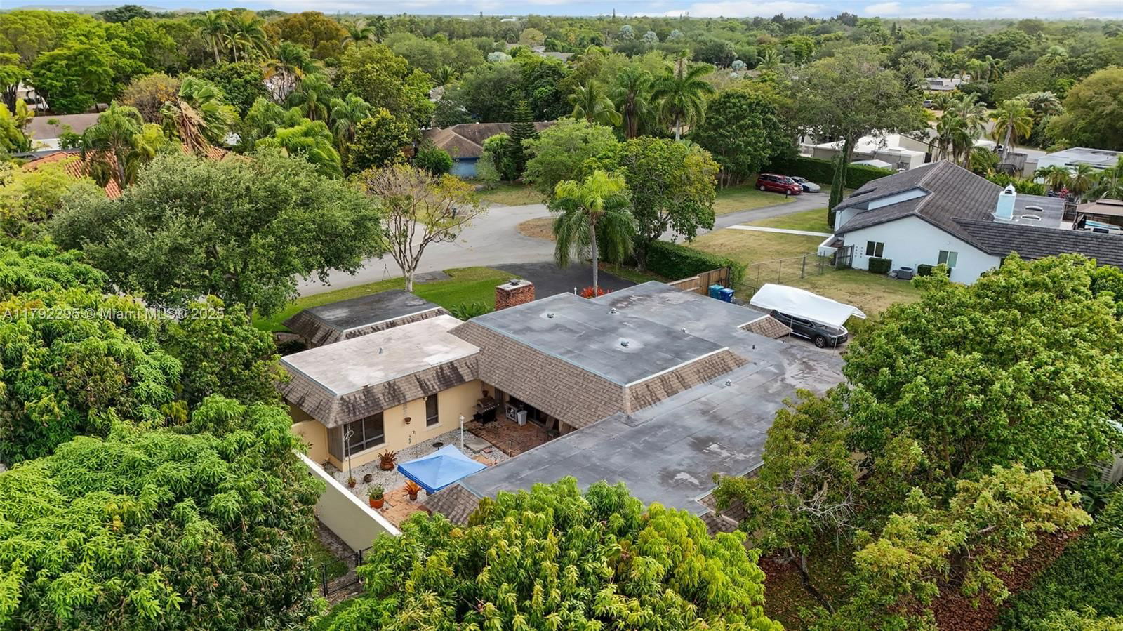 Real estate property located at 8261 186th St, Miami-dade, Old Cutler Grove, Cutler Bay, FL