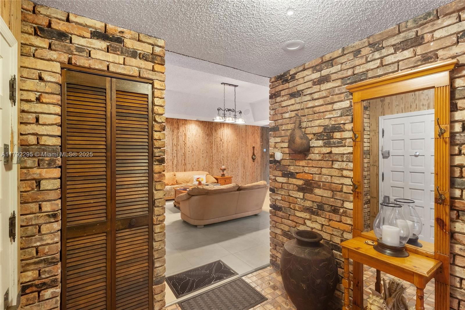 Real estate property located at 8261 186th St, Miami-dade, Old Cutler Grove, Cutler Bay, FL