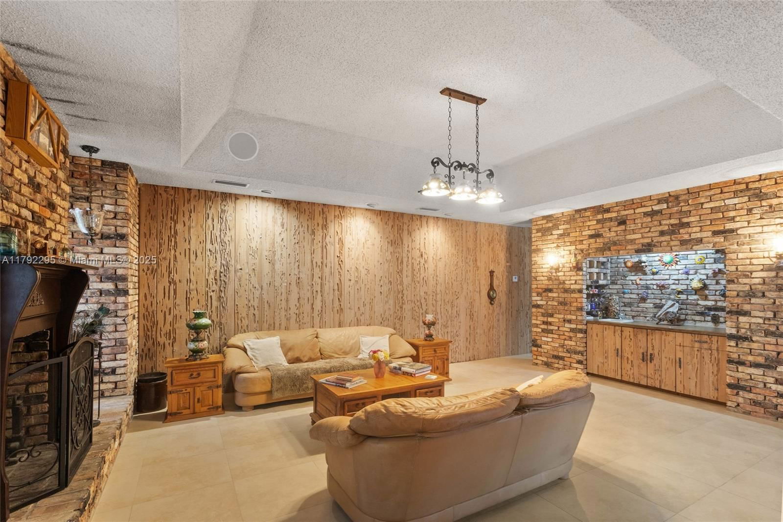 Real estate property located at 8261 186th St, Miami-dade, Old Cutler Grove, Cutler Bay, FL