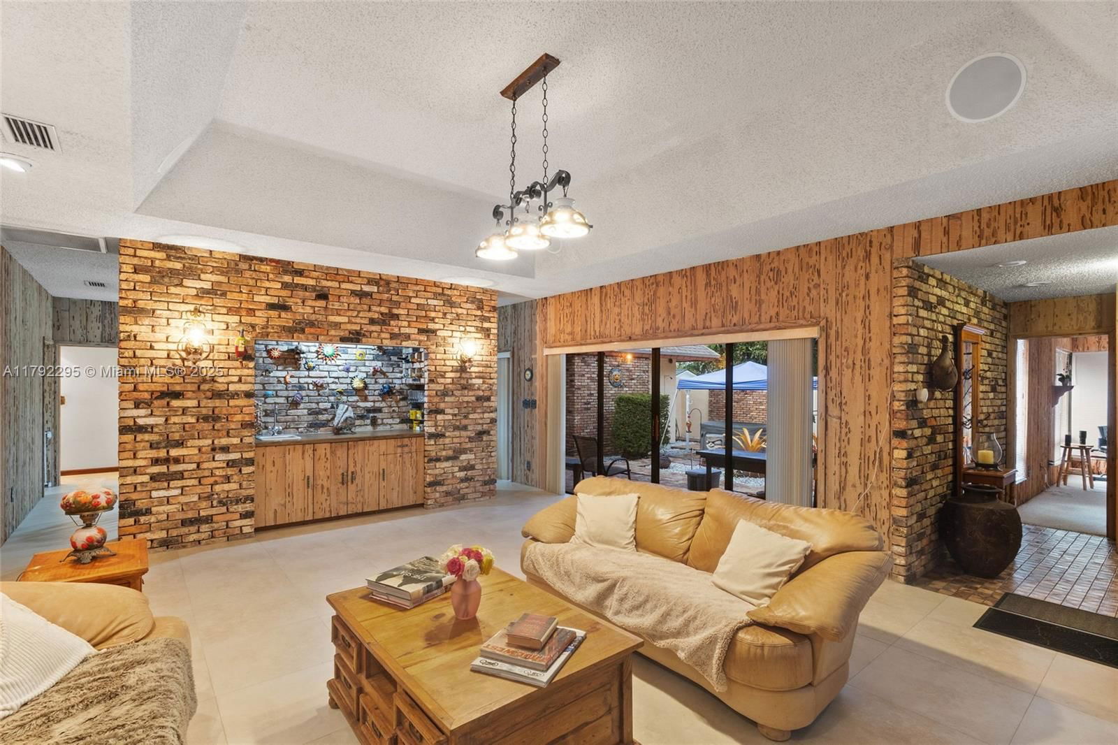 Real estate property located at 8261 186th St, Miami-dade, Old Cutler Grove, Cutler Bay, FL
