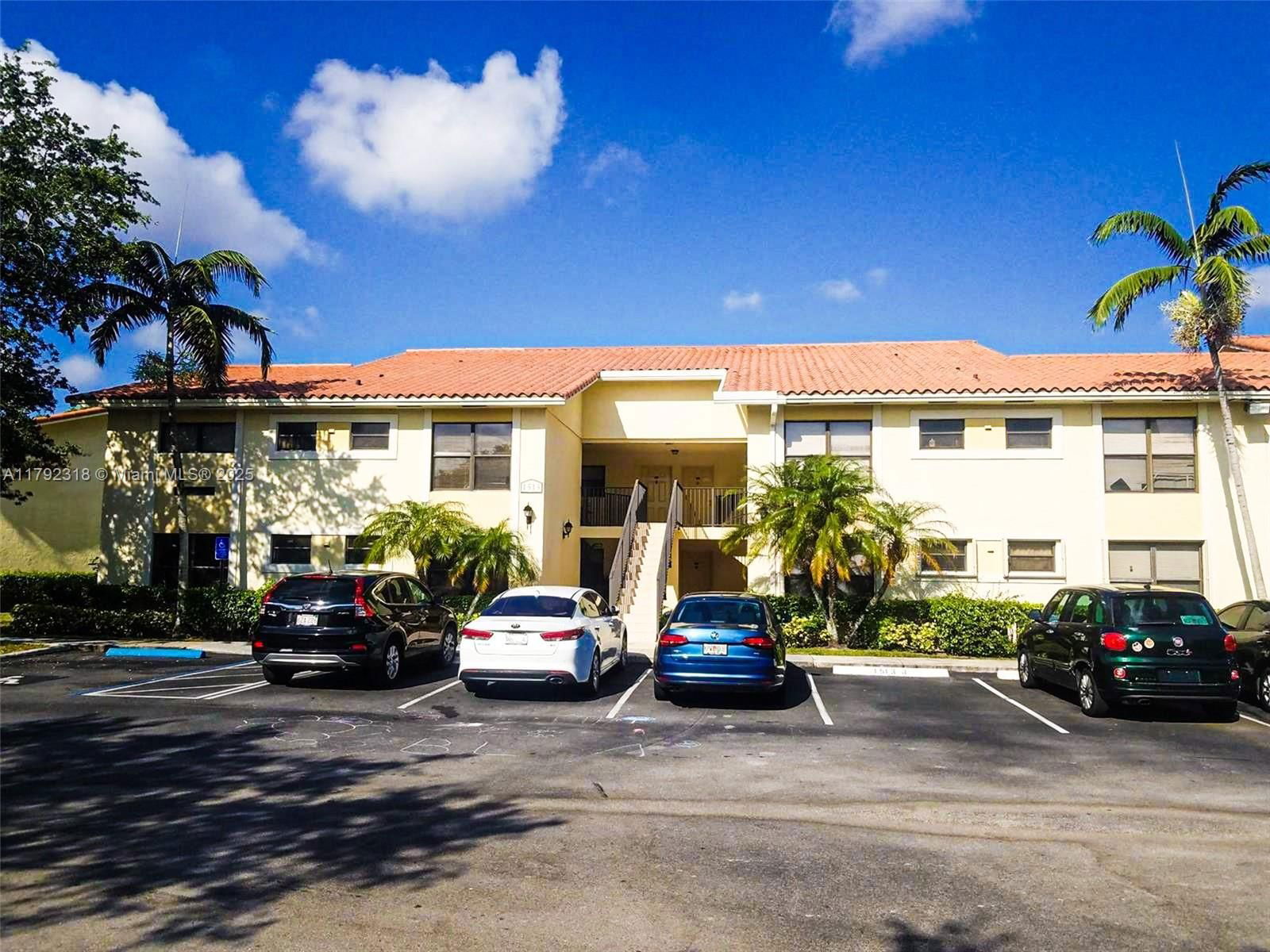 Real estate property located at 1513 Lake Crystal Dr B, Palm Beach, Palm Beach Grande Condo, West Palm Beach, FL