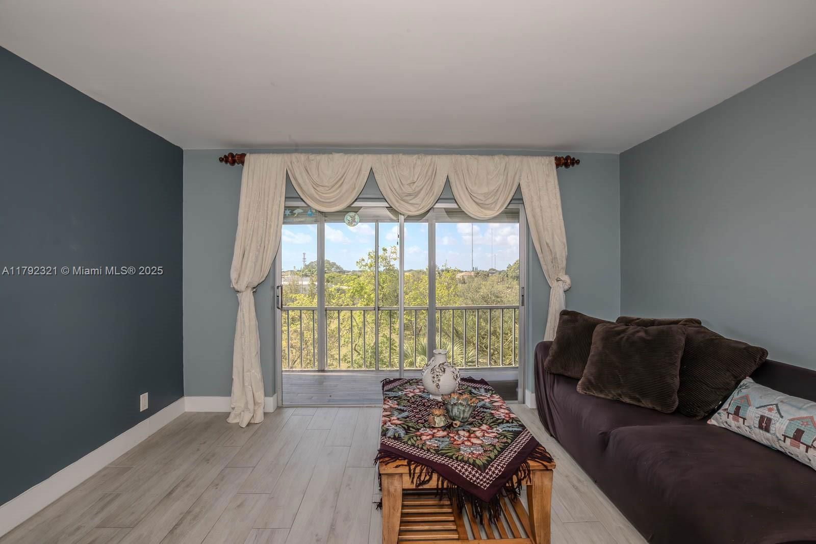 Real estate property located at 950 Hillcrest Dr #414, Broward, Hillcrest Country Club No, Hollywood, FL