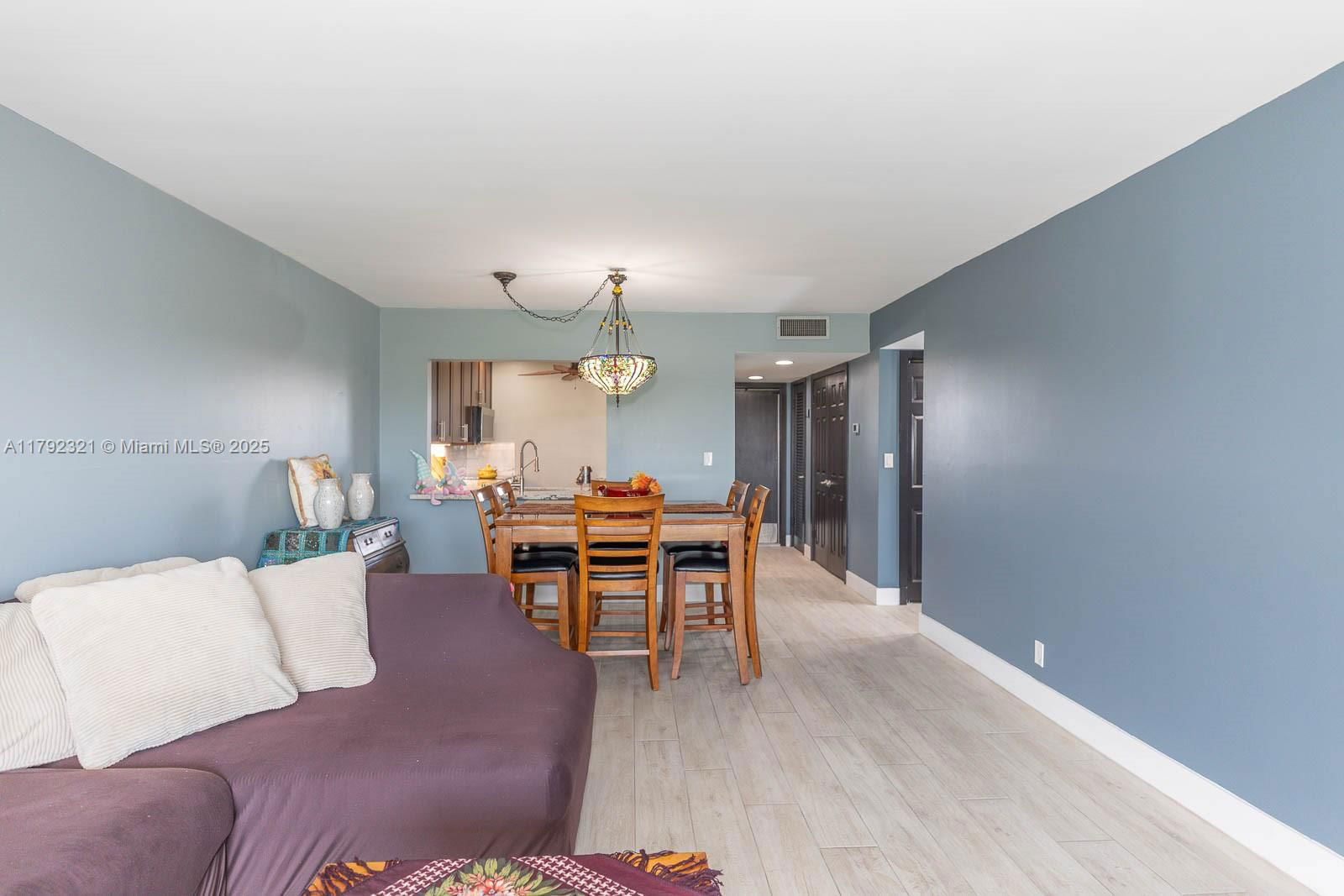 Real estate property located at 950 Hillcrest Dr #414, Broward, Hillcrest Country Club No, Hollywood, FL