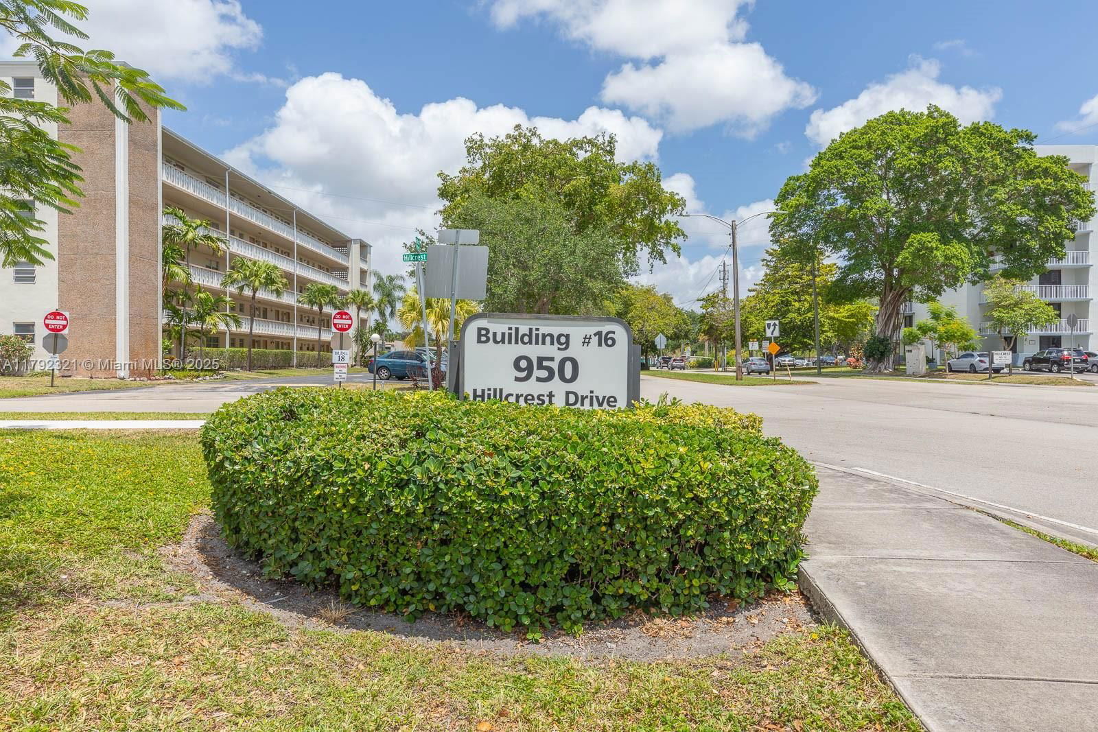 Real estate property located at 950 Hillcrest Dr #414, Broward, Hillcrest Country Club No, Hollywood, FL