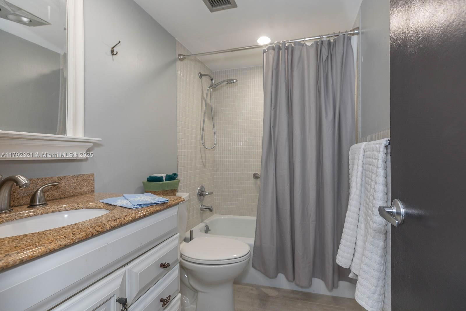 Real estate property located at 950 Hillcrest Dr #414, Broward, Hillcrest Country Club No, Hollywood, FL