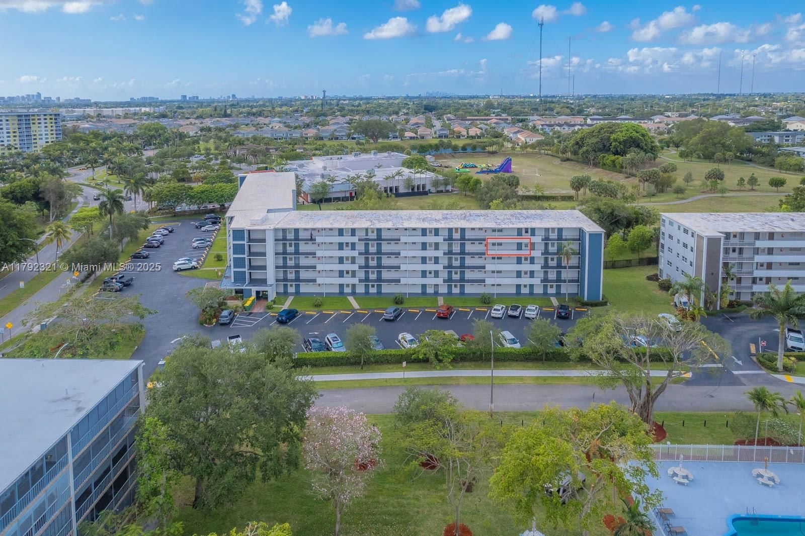 Real estate property located at 950 Hillcrest Dr #414, Broward, Hillcrest Country Club No, Hollywood, FL