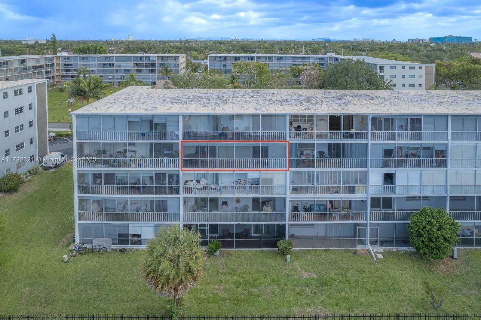 Real estate property located at 950 Hillcrest Dr #414, Broward, Hillcrest Country Club No, Hollywood, FL