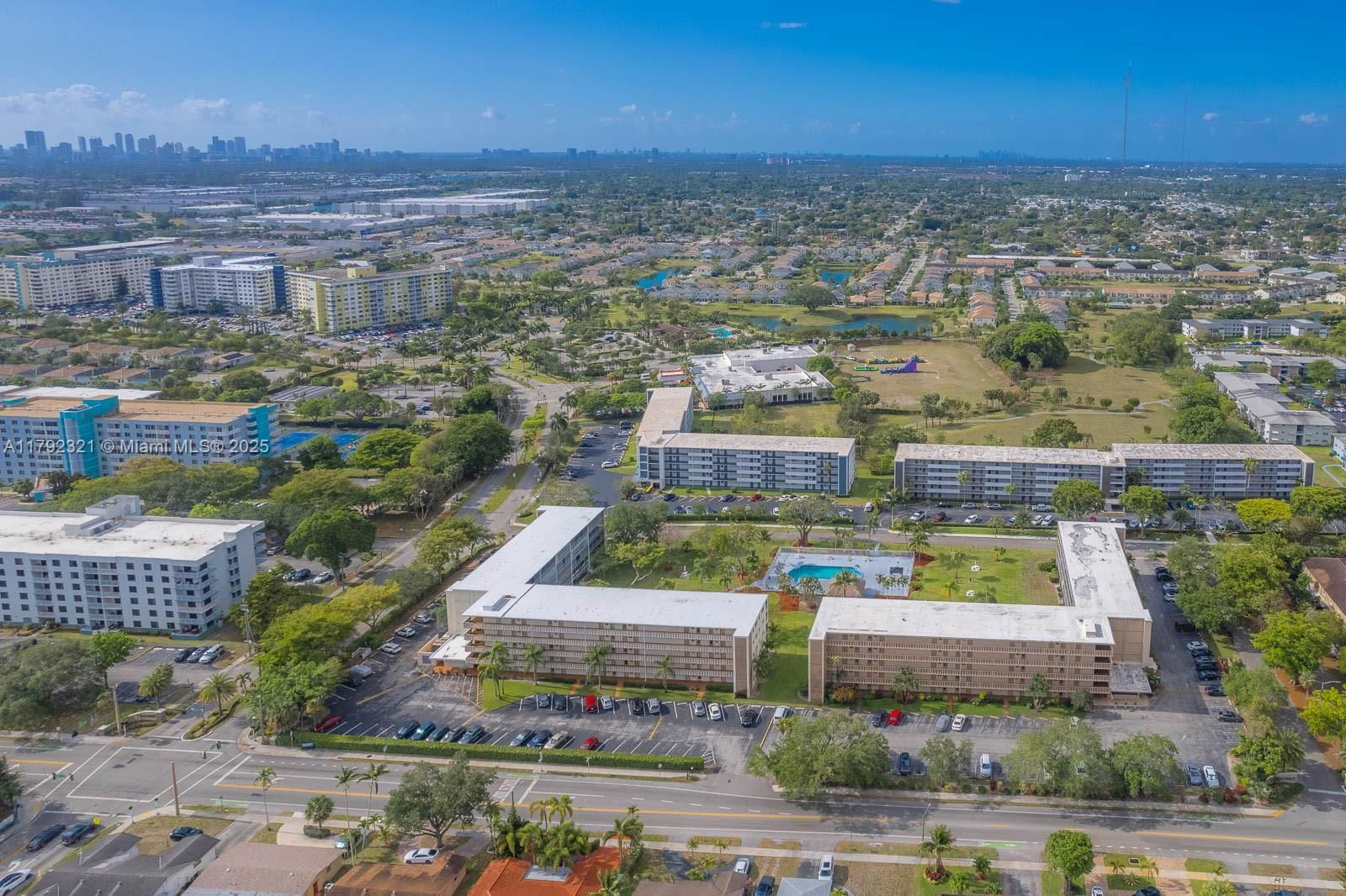 Real estate property located at 950 Hillcrest Dr #414, Broward, Hillcrest Country Club No, Hollywood, FL