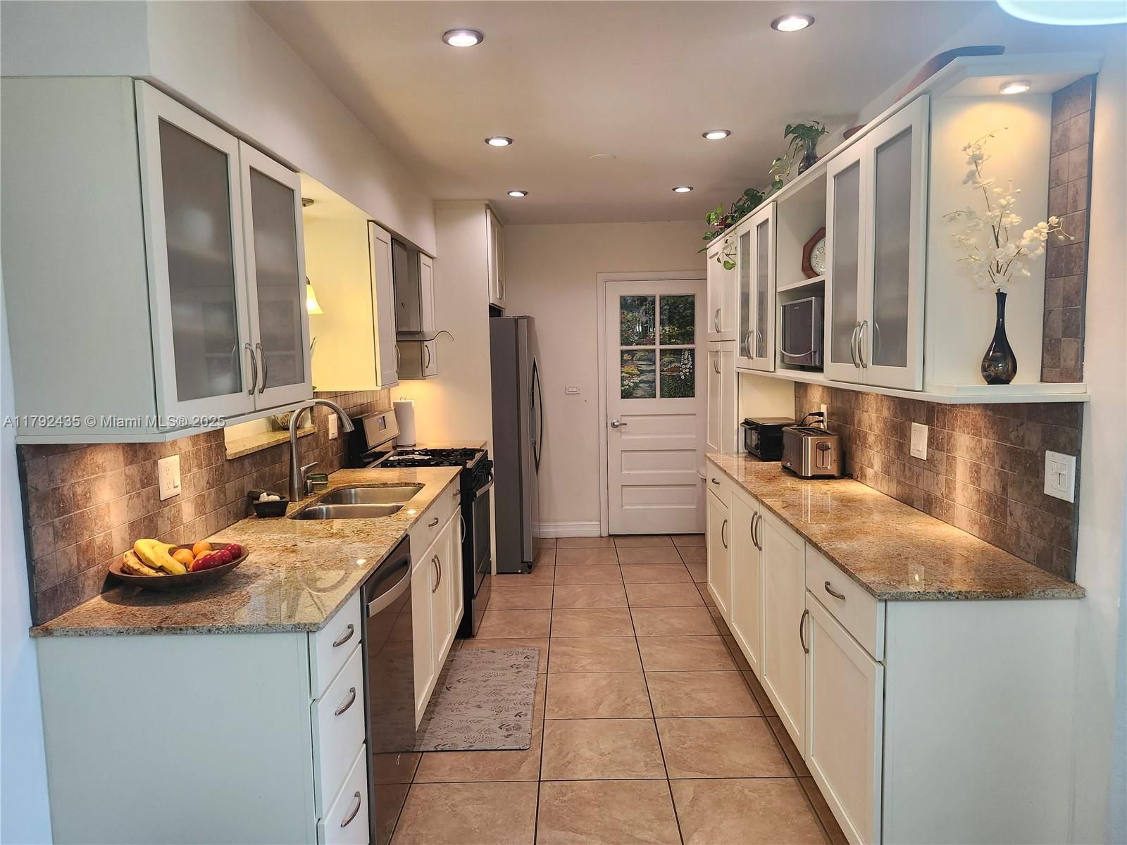 Real estate property located at 8750 42nd St, Miami-dade, Tropical Highlands 2nd Ad, Miami, FL