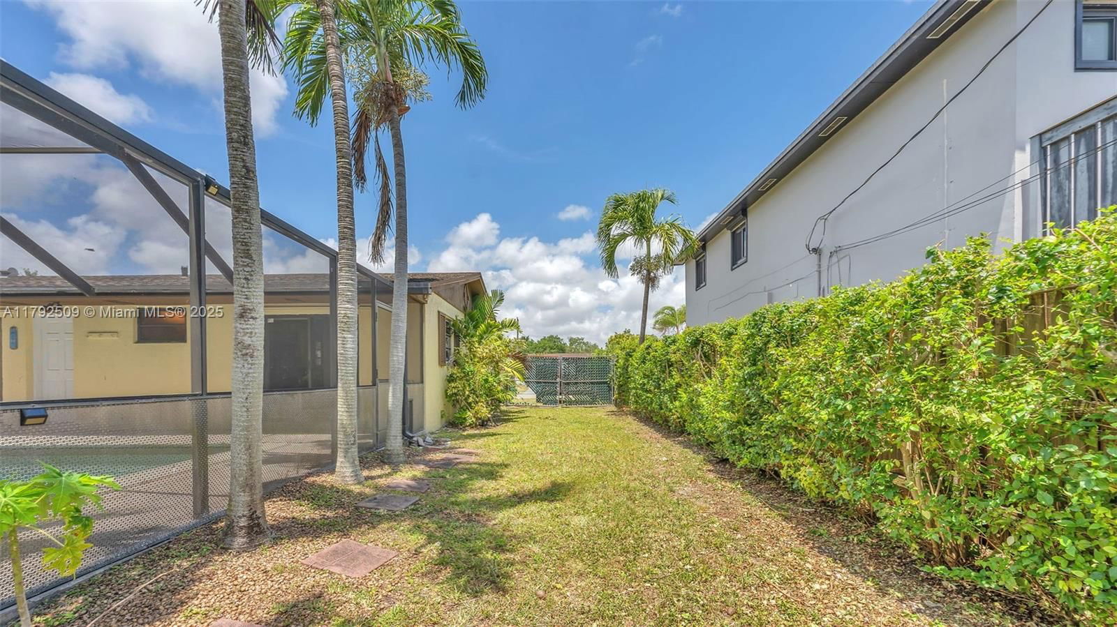 Real estate property located at 19241 93rd Rd, Miami-dade, Whispering Pines Est Sec, Cutler Bay, FL