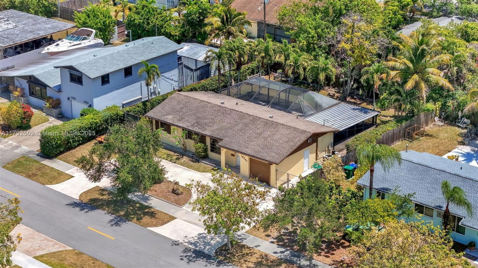 Real estate property located at 19241 93rd Rd, Miami-dade, Whispering Pines Est Sec, Cutler Bay, FL