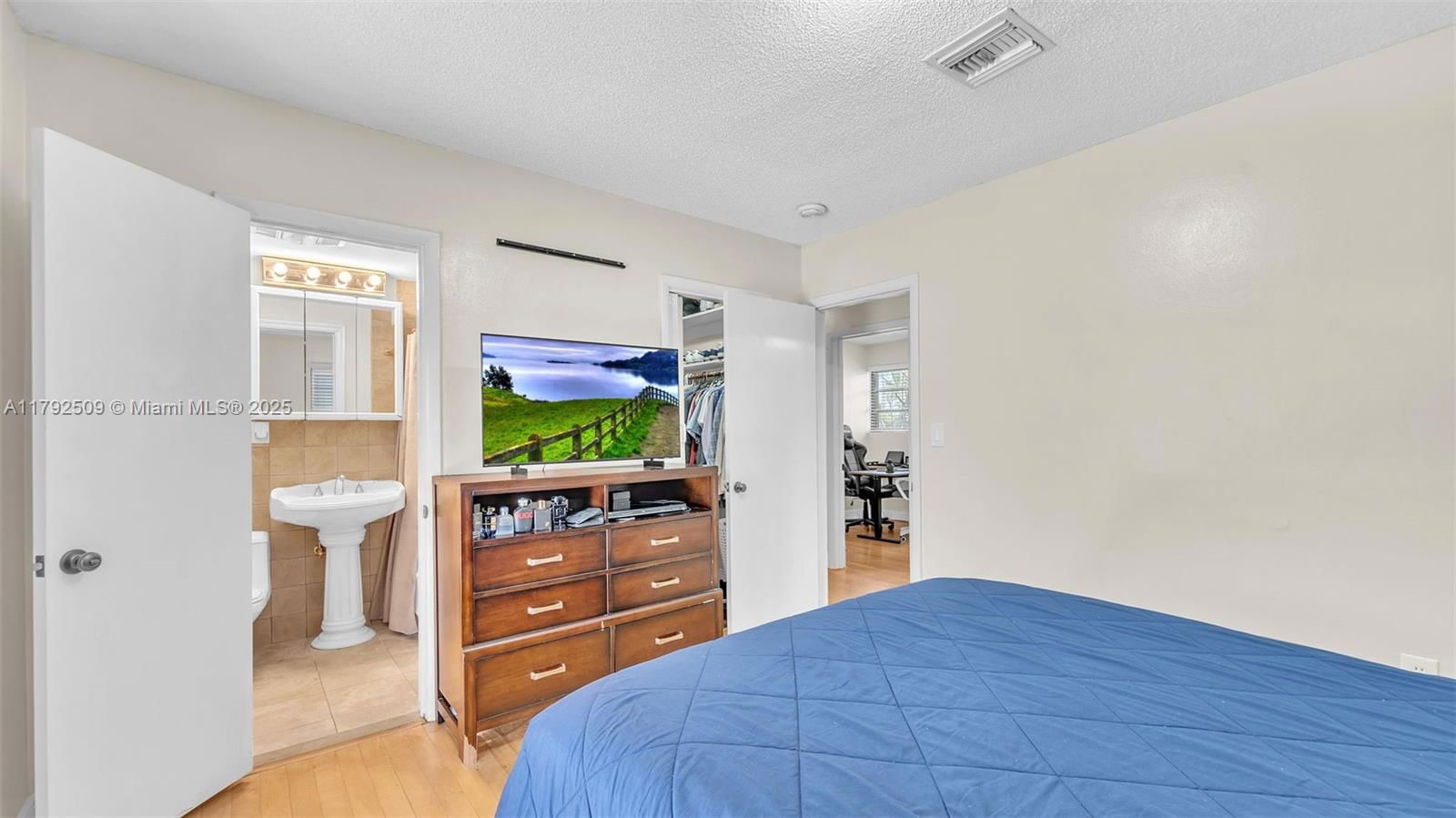 Real estate property located at 19241 93rd Rd, Miami-dade, Whispering Pines Est Sec, Cutler Bay, FL