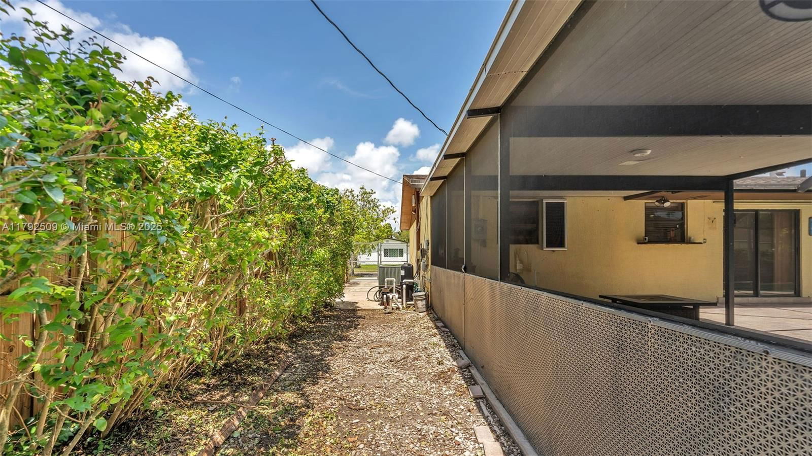 Real estate property located at 19241 93rd Rd, Miami-dade, Whispering Pines Est Sec, Cutler Bay, FL