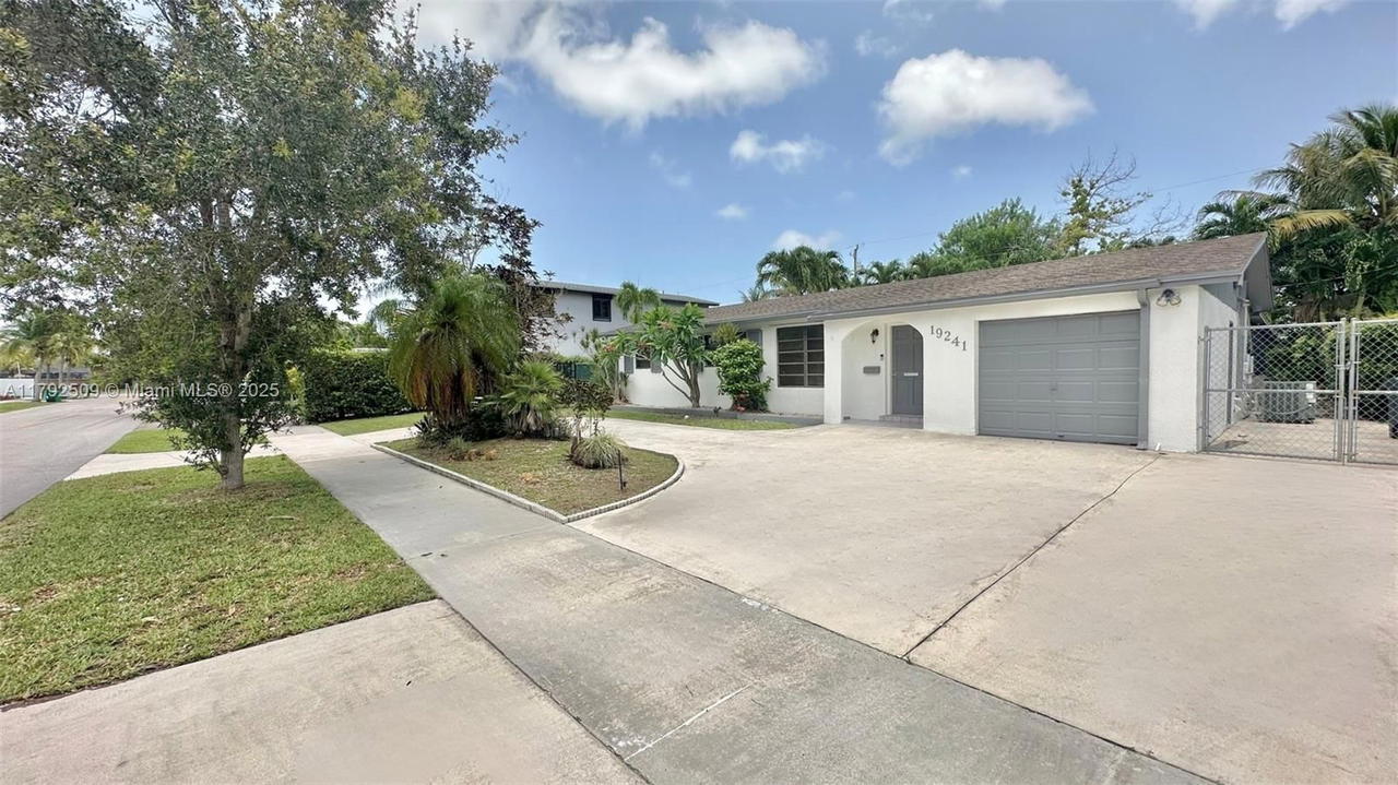 Real estate property located at 19241 93rd Rd, Miami-dade, Whispering Pines Est Sec, Cutler Bay, FL