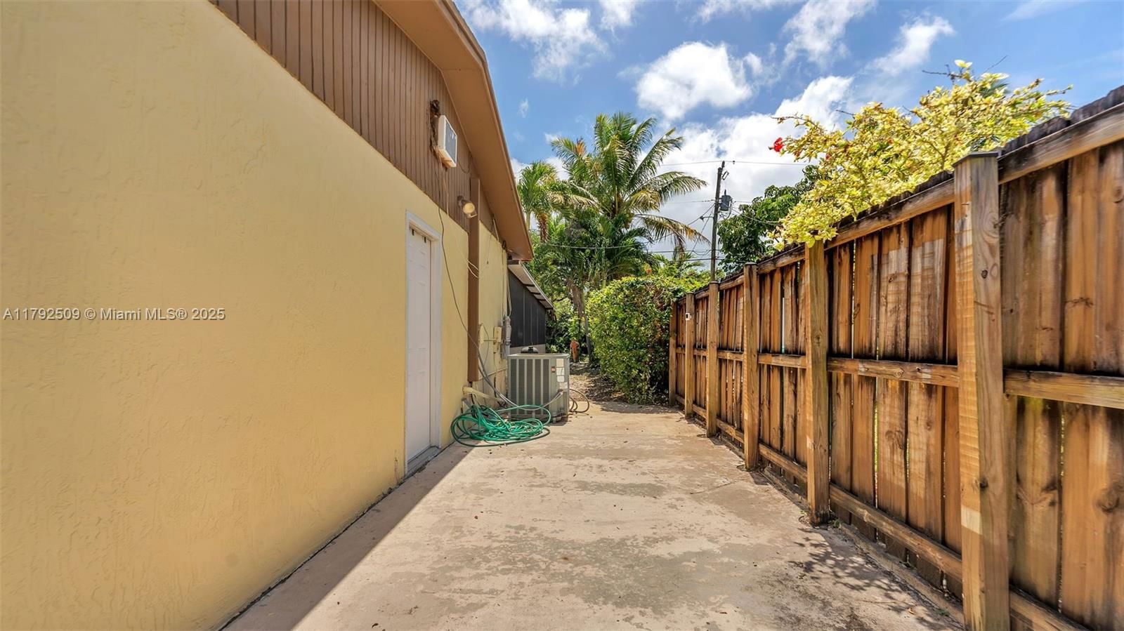 Real estate property located at 19241 93rd Rd, Miami-dade, Whispering Pines Est Sec, Cutler Bay, FL