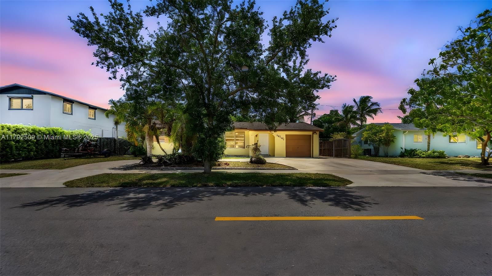 Real estate property located at 19241 93rd Rd, Miami-dade, Whispering Pines Est Sec, Cutler Bay, FL
