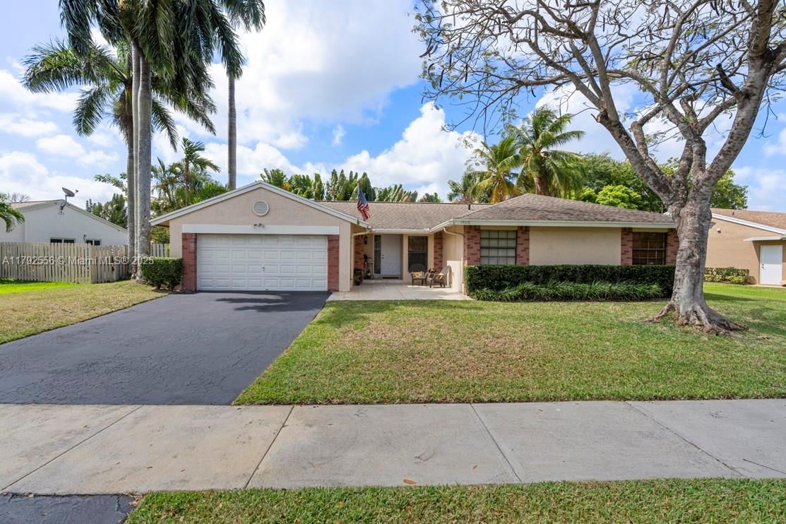 Real estate property located at 14610 Madison Pl, Broward, Shenandoah Section Four, Davie, FL