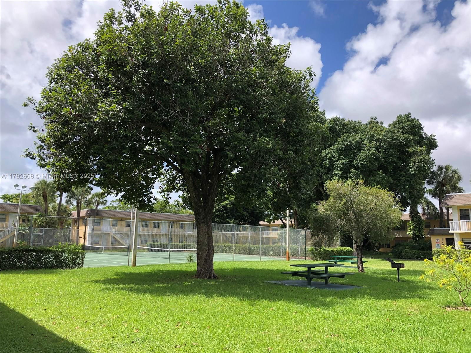 Real estate property located at 5156 6th Ave #205, Broward, Village Park At Oakland C, Oakland Park, FL