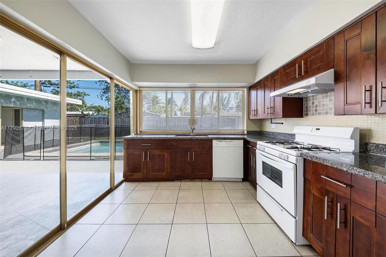 Real estate property located at 6620 21st Ct, Broward, Sunrise Golf Village Sec, Sunrise, FL