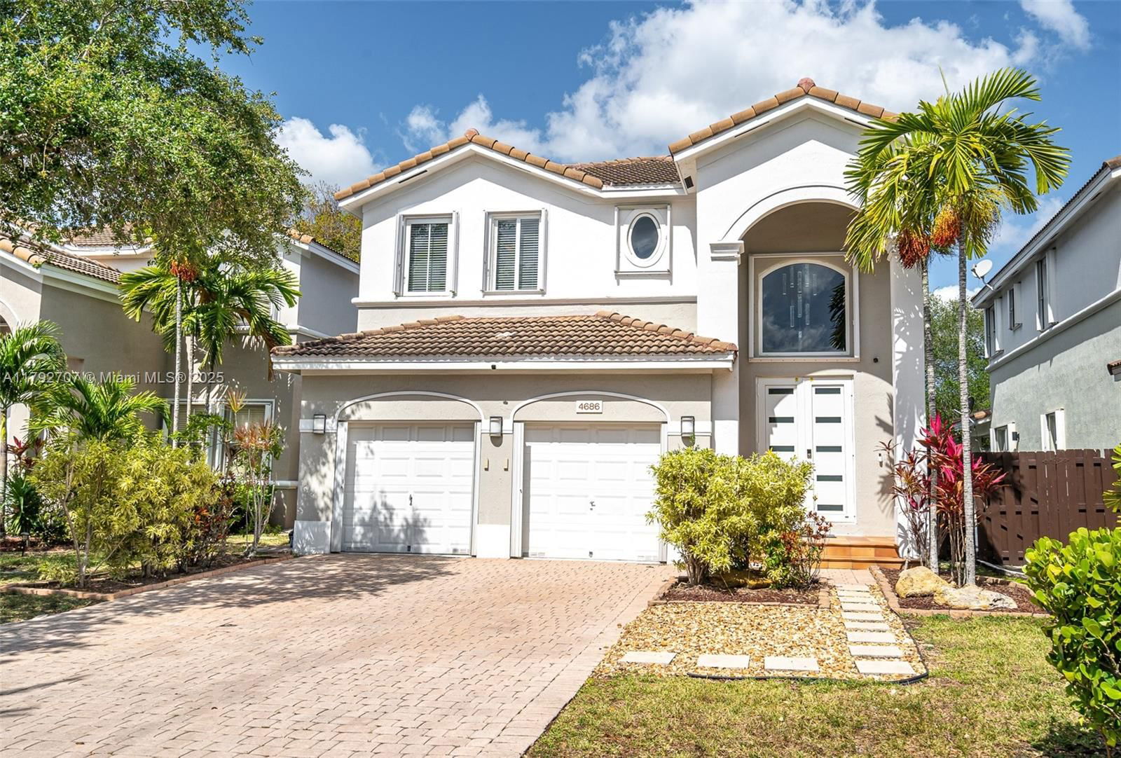 Real estate property located at 4686 113th Pl, Miami-dade, Biarritz Sub Phase One, Doral, FL