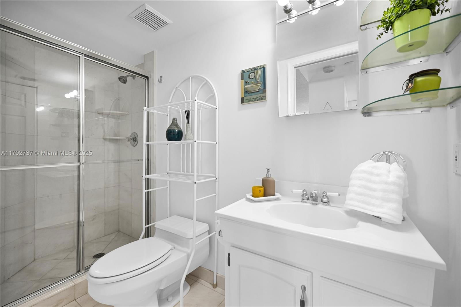 Real estate property located at 3530 MYSTIC POINTE DR #2106, Miami-dade, Mystic Pointe Tower 500 C, Aventura, FL