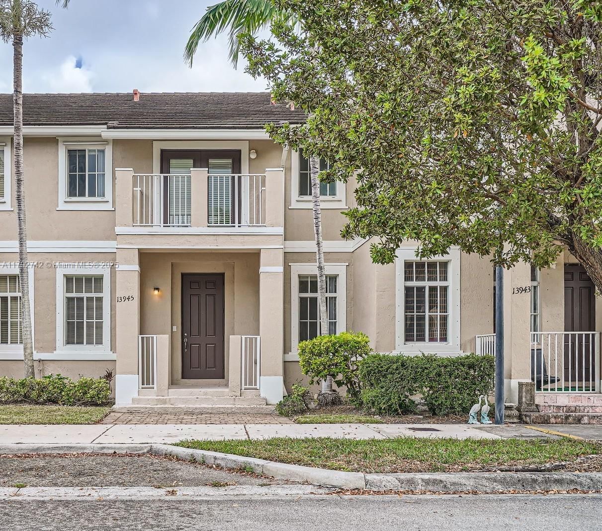Real estate property located at 13945 279th Ln, Miami-dade, Mandarin Lakes, Homestead, FL