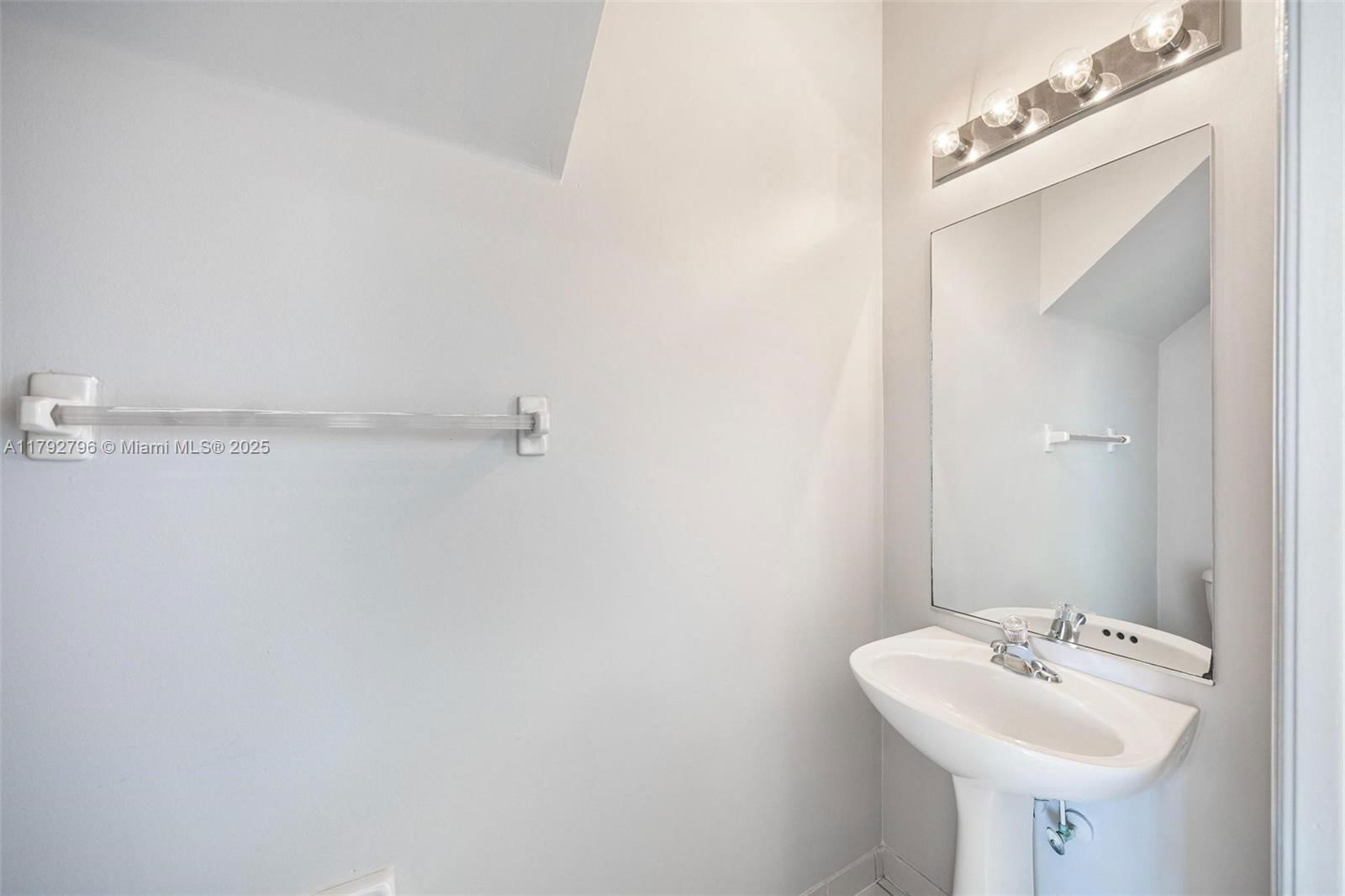 Real estate property located at 433 21st Ter, Miami-dade, Portofino Villas West, Homestead, FL