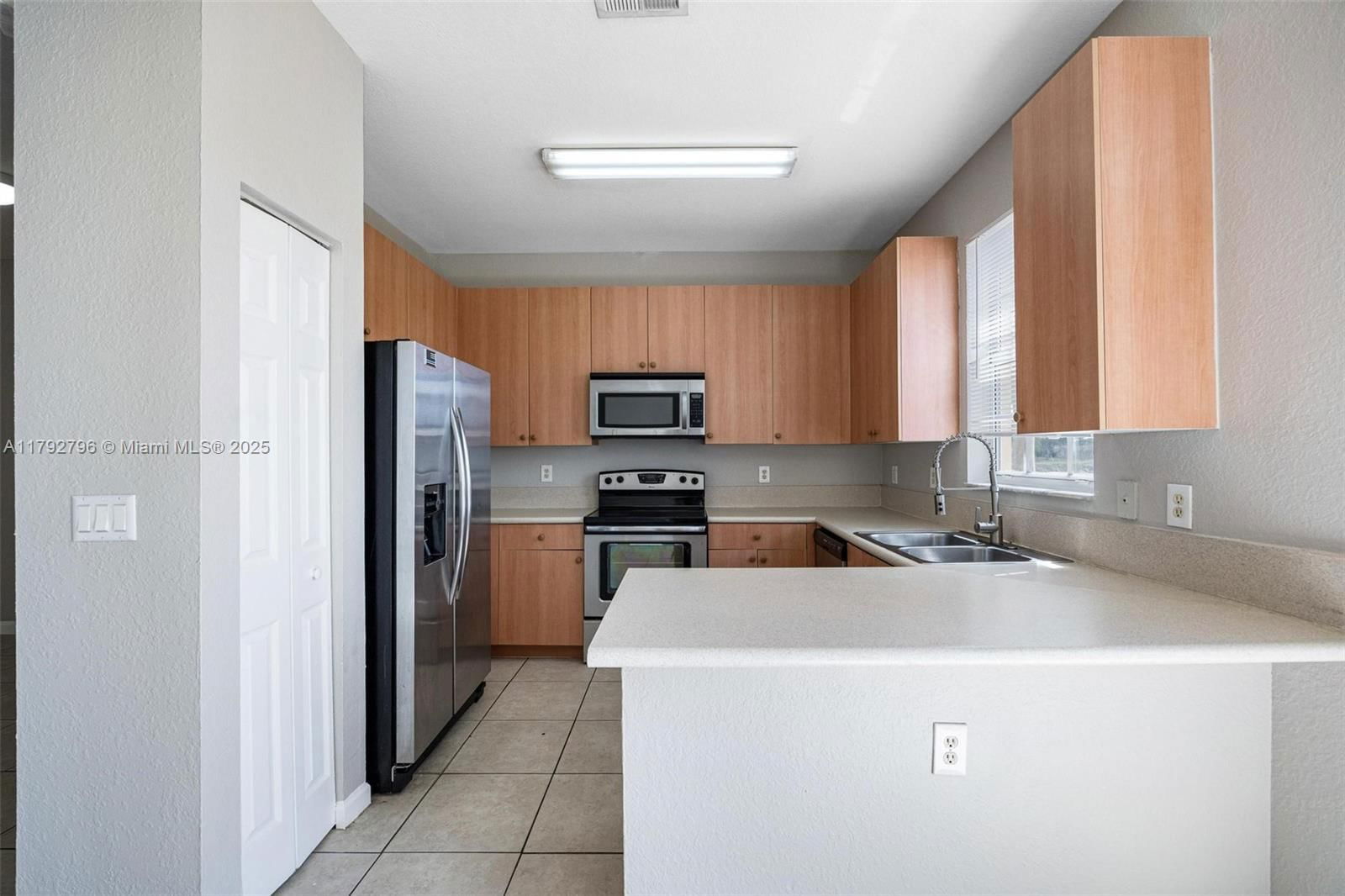 Real estate property located at 433 21st Ter, Miami-dade, Portofino Villas West, Homestead, FL