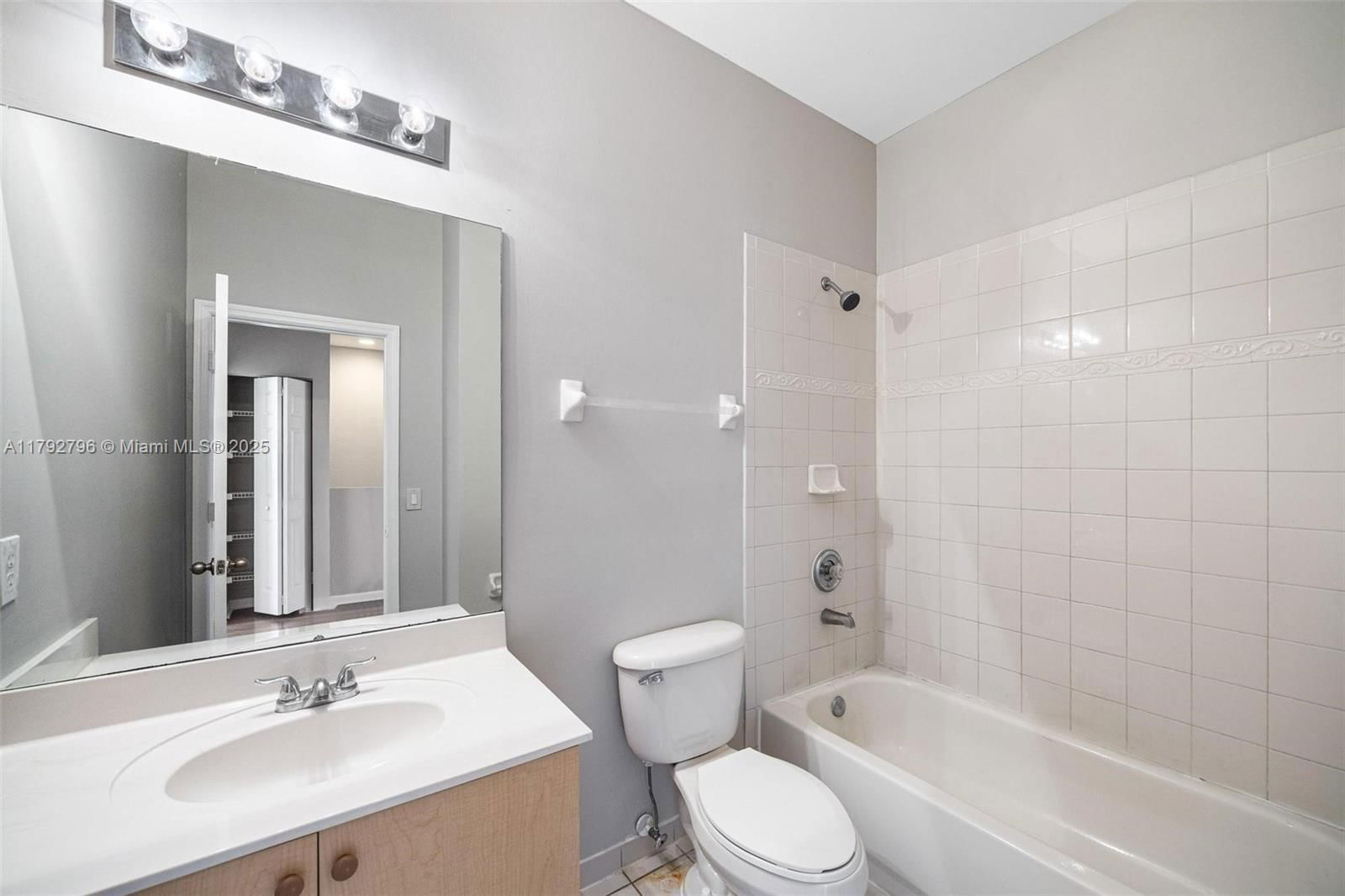 Real estate property located at 433 21st Ter, Miami-dade, Portofino Villas West, Homestead, FL