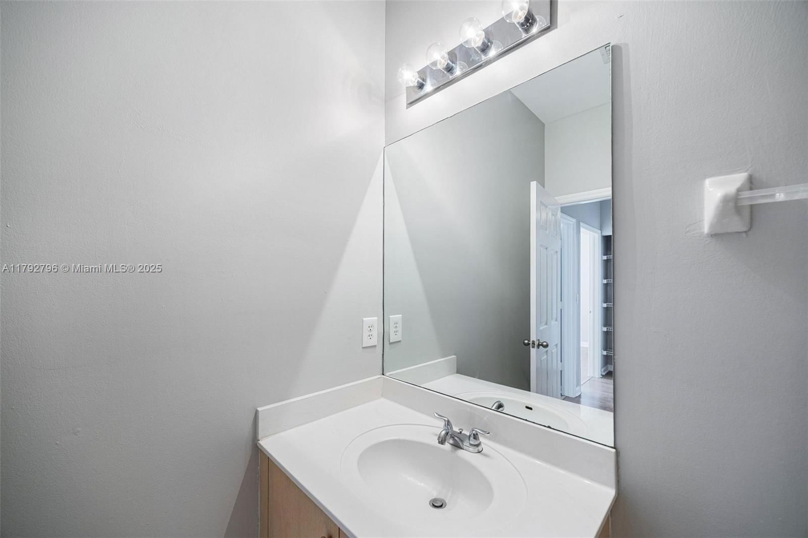 Real estate property located at 433 21st Ter, Miami-dade, Portofino Villas West, Homestead, FL