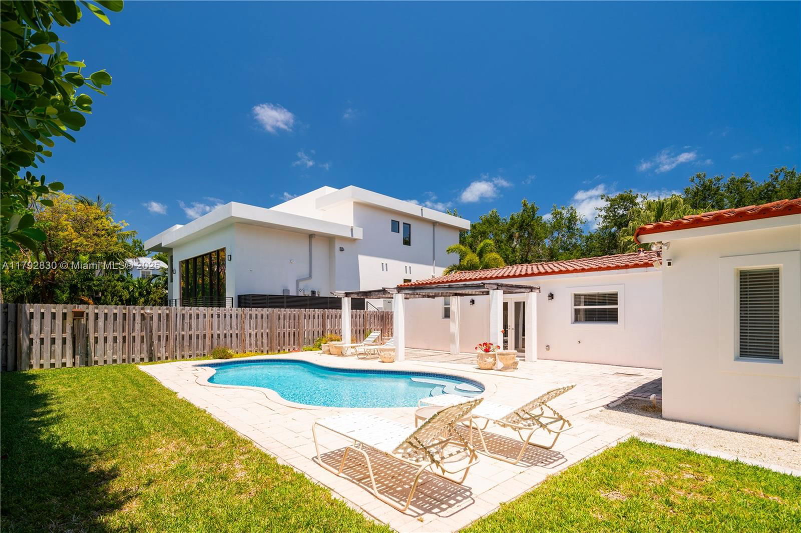 Real estate property located at 310 Woodcrest Rd, Miami-dade, Tropical Isle Homes Sub 4, Key Biscayne, FL
