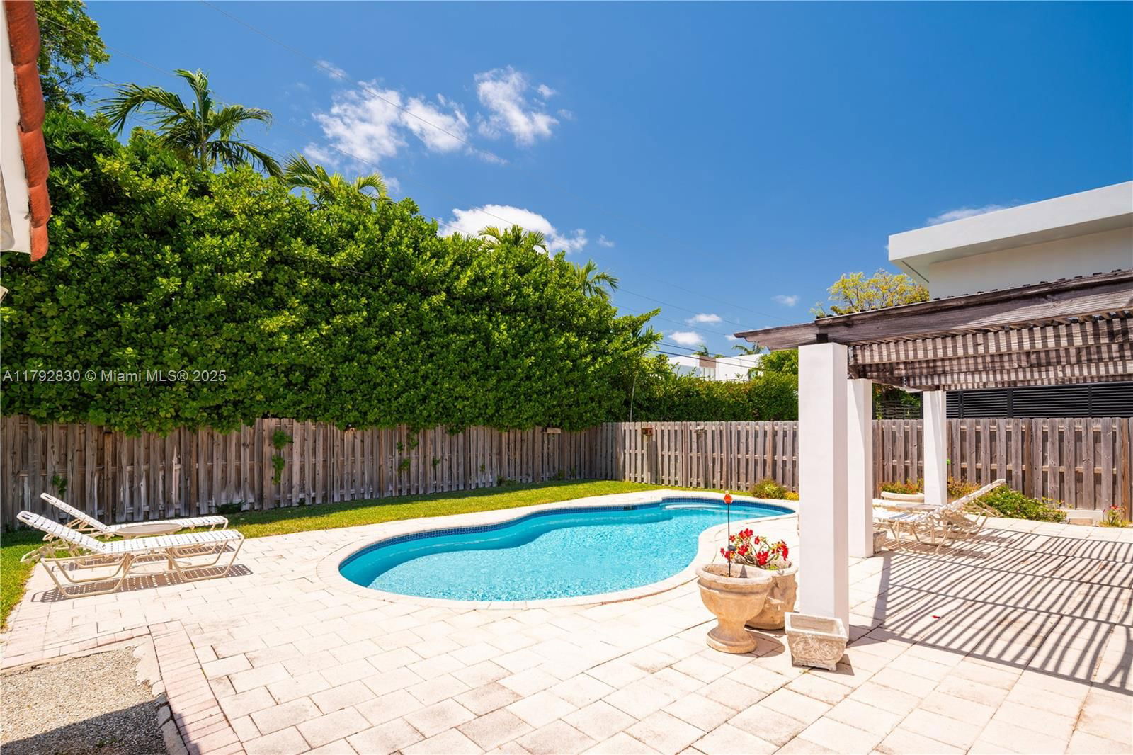 Real estate property located at 310 Woodcrest Rd, Miami-dade, Tropical Isle Homes Sub 4, Key Biscayne, FL