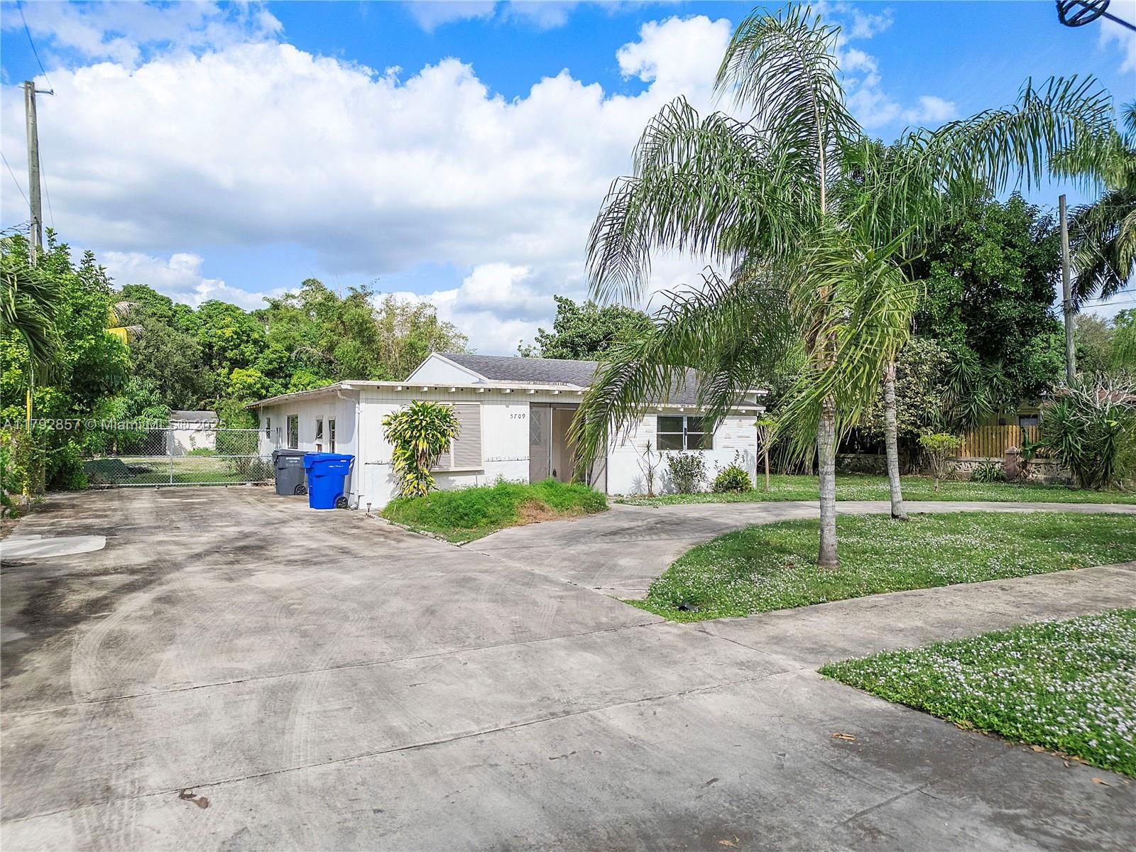 Real estate property located at 5709 Mckinley St, Broward, Hollywood Country Estates, Hollywood, FL