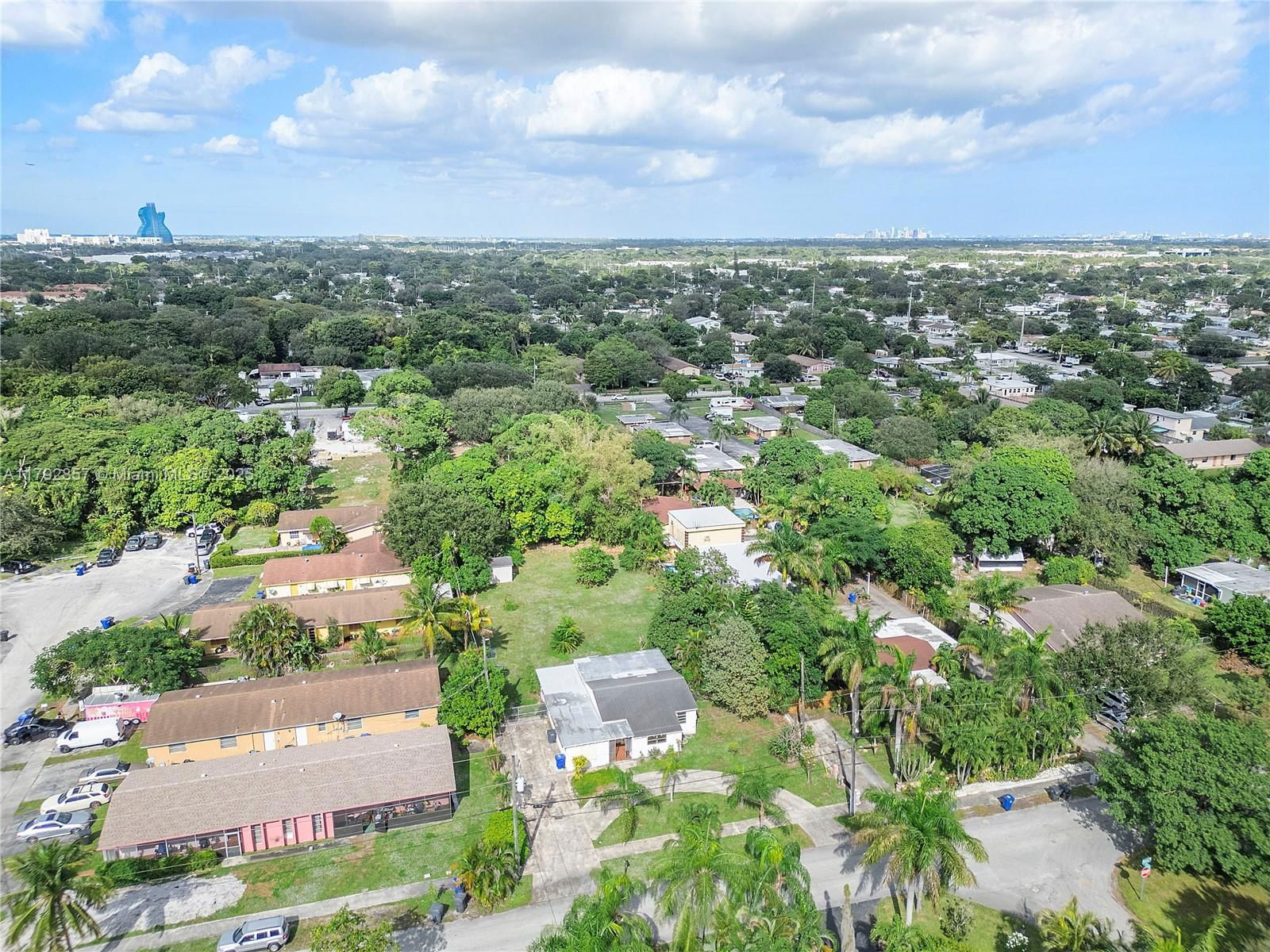 Real estate property located at 5709 Mckinley St, Broward, Hollywood Country Estates, Hollywood, FL