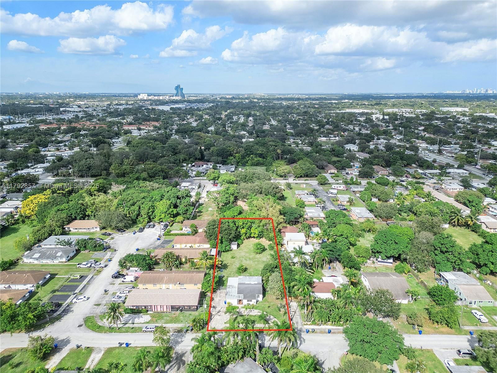 Real estate property located at 5709 Mckinley St, Broward, Hollywood Country Estates, Hollywood, FL