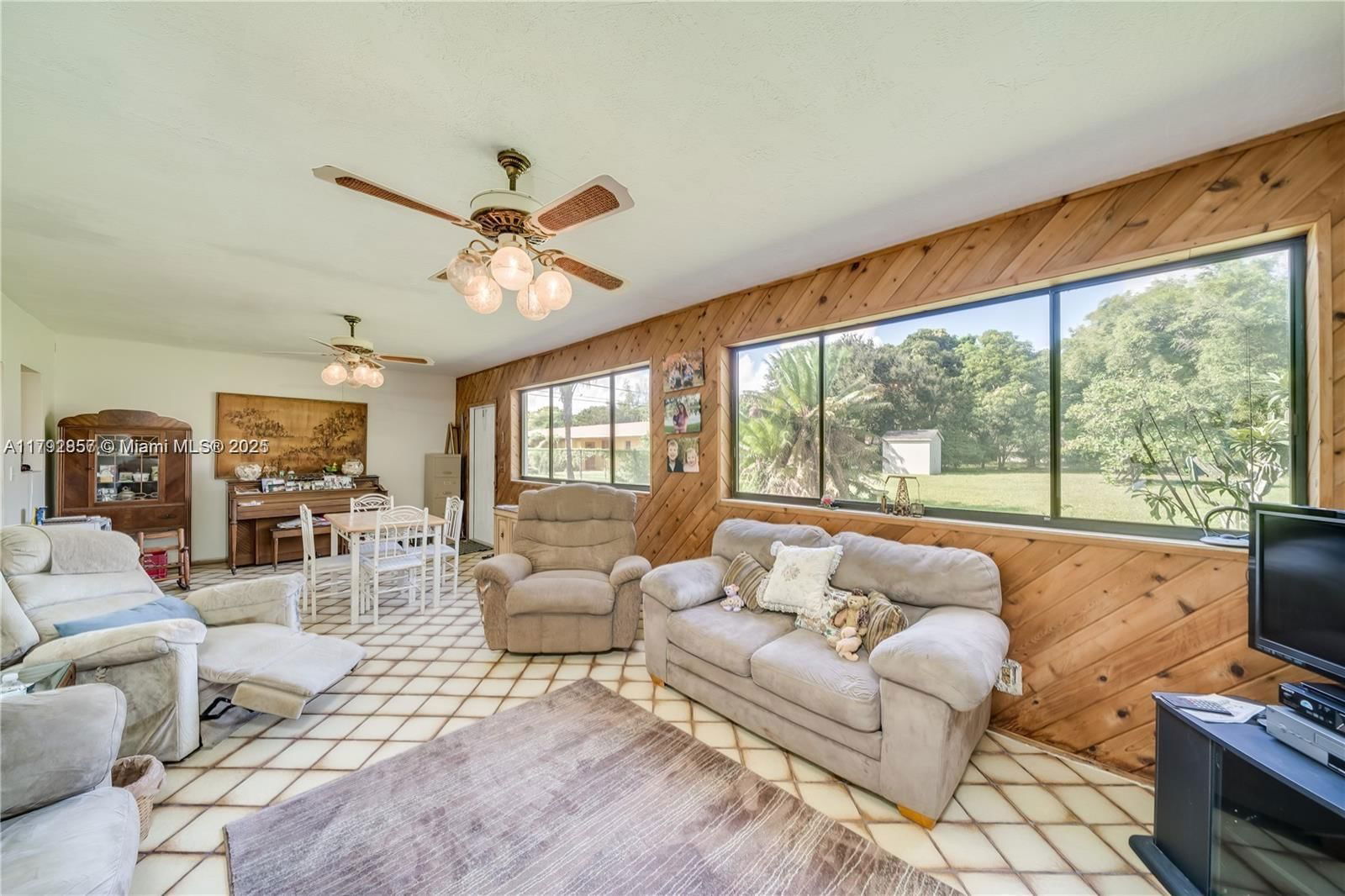 Real estate property located at 5709 Mckinley St, Broward, Hollywood Country Estates, Hollywood, FL