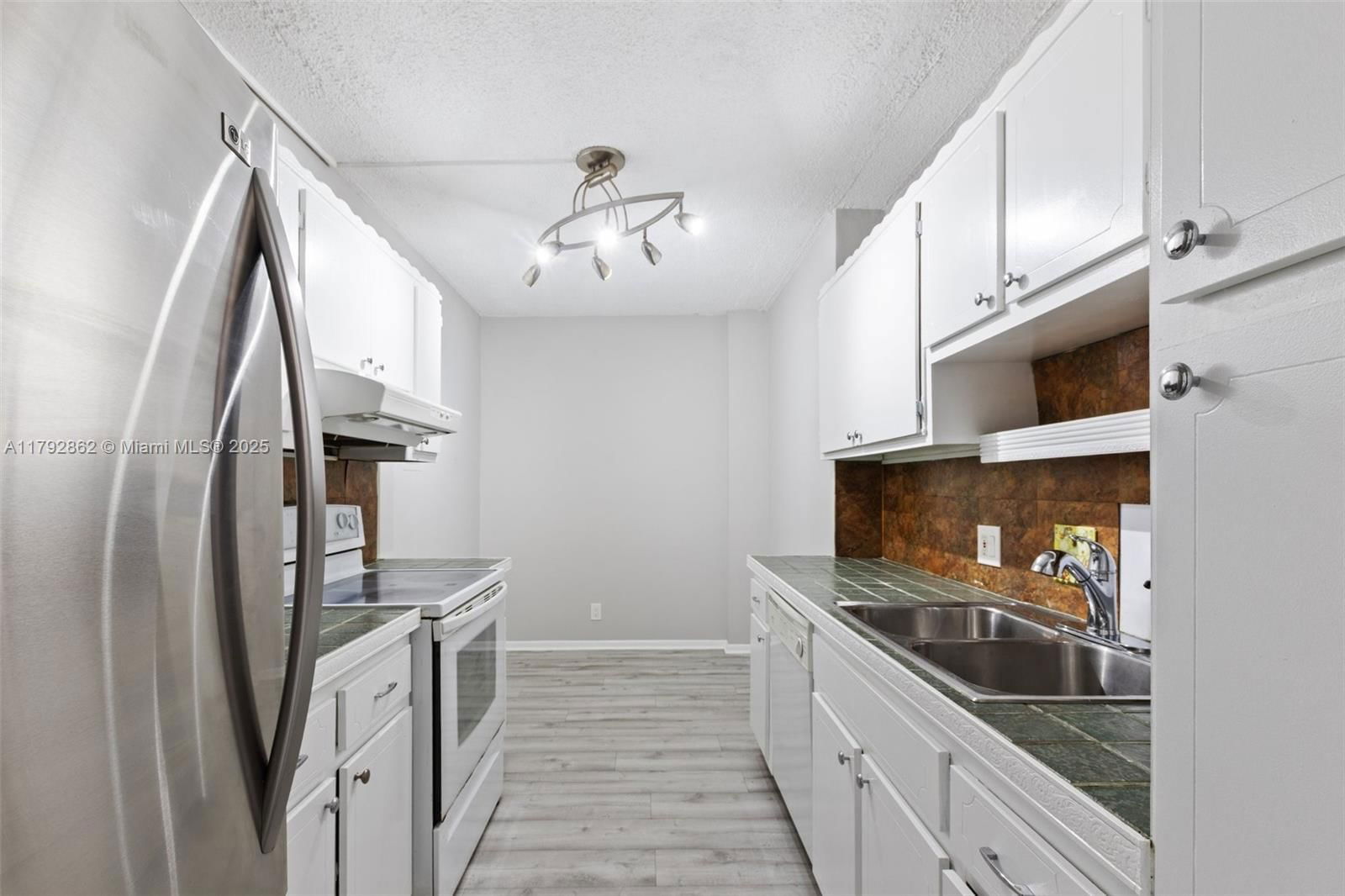 Real estate property located at 4200 Hillcrest Dr #505, Broward, Hillcrest East No 24 Cond, Hollywood, FL