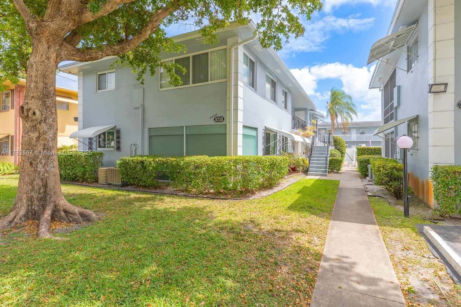 Real estate property located at 3710 Harrison St #1, Broward, Villas 1 Condo, Hollywood, FL