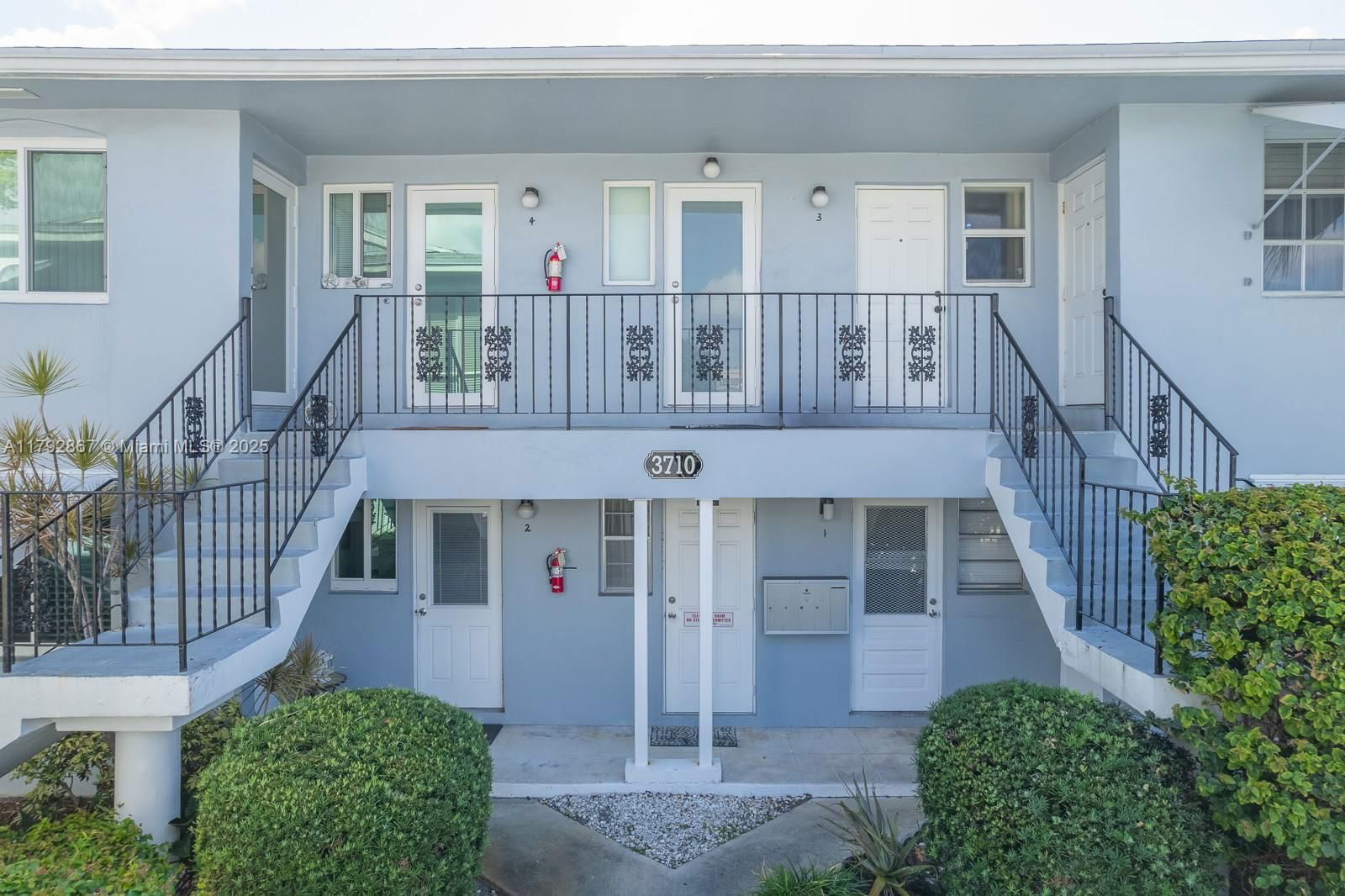 Real estate property located at 3710 Harrison St #1, Broward, Villas 1 Condo, Hollywood, FL