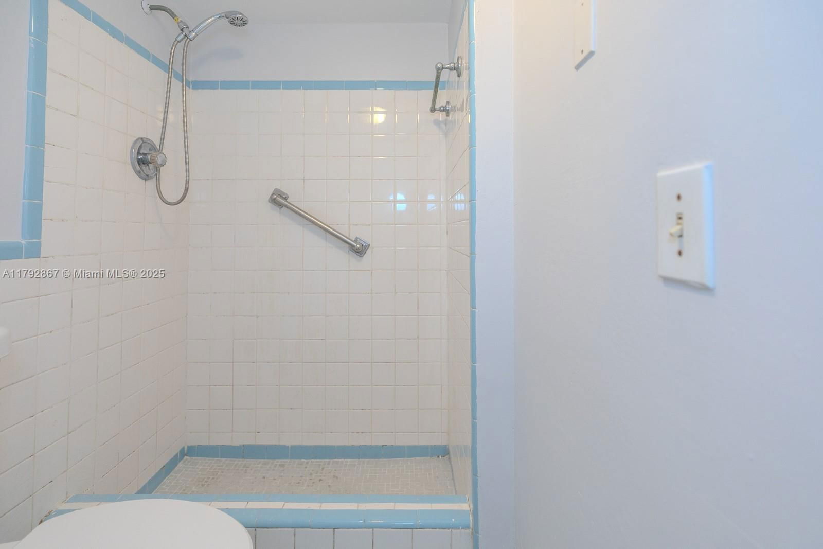 Real estate property located at 3710 Harrison St #1, Broward, Villas 1 Condo, Hollywood, FL