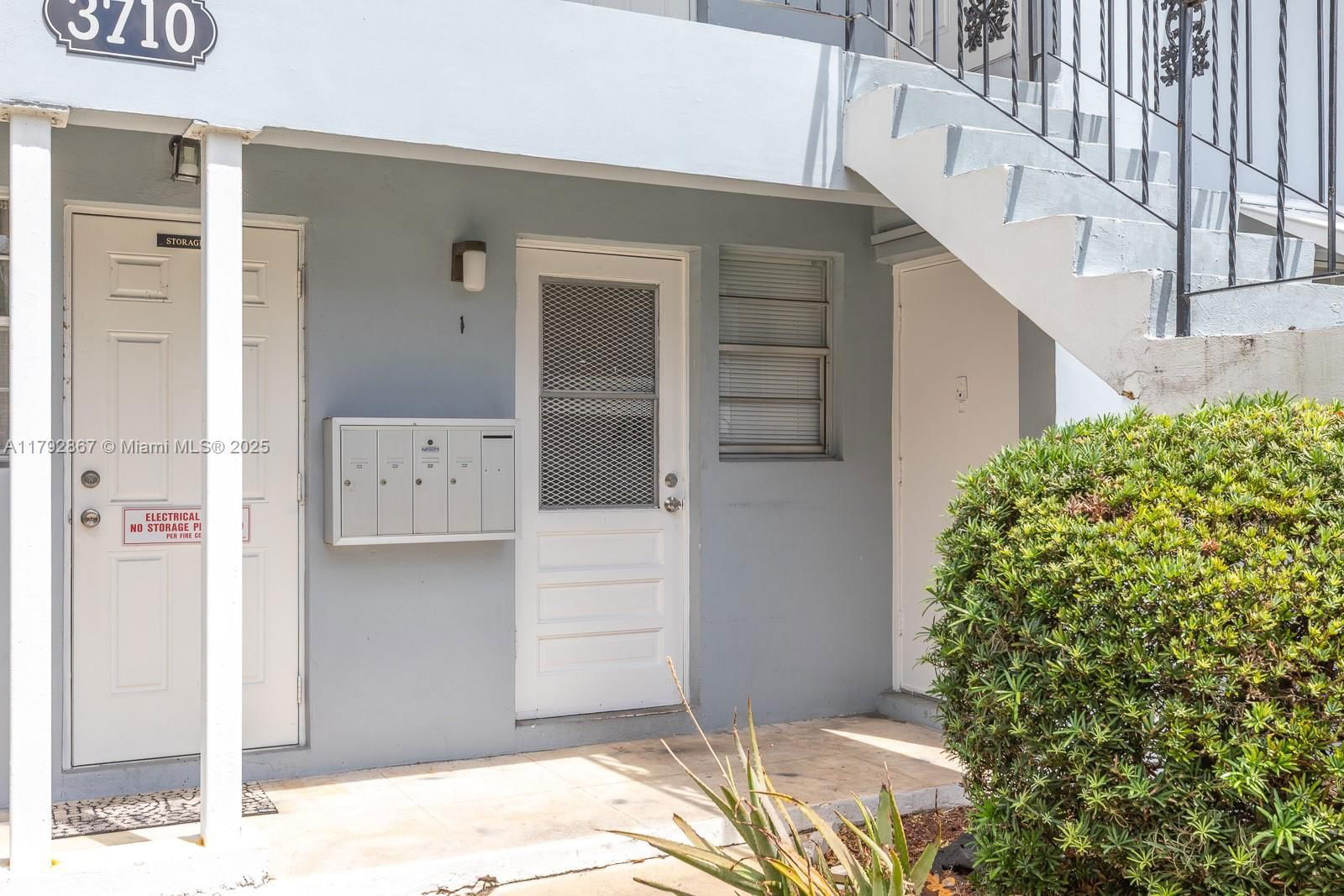 Real estate property located at 3710 Harrison St #1, Broward, Villas 1 Condo, Hollywood, FL