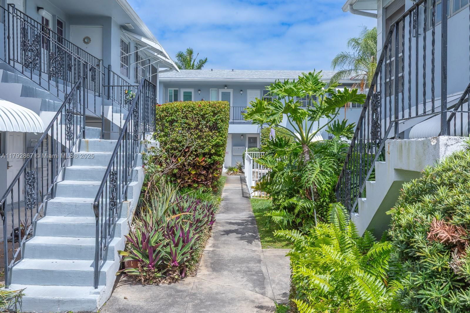 Real estate property located at 3710 Harrison St #1, Broward, Villas 1 Condo, Hollywood, FL