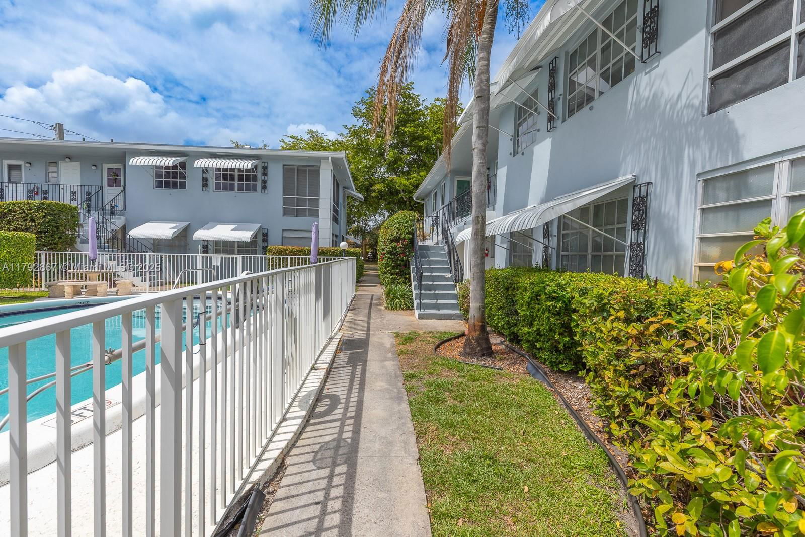 Real estate property located at 3710 Harrison St #1, Broward, Villas 1 Condo, Hollywood, FL