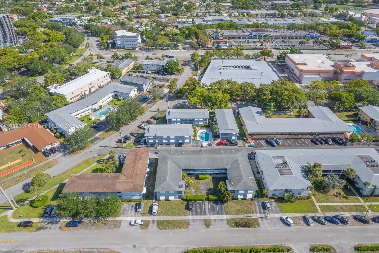 Real estate property located at 3710 Harrison St #1, Broward, Villas 1 Condo, Hollywood, FL