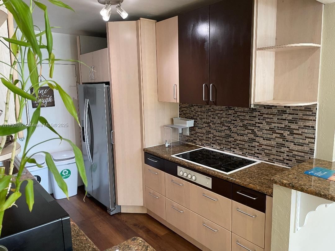 Real estate property located at 5401 Collins Ave #614, Miami-dade, The Carriage House Condo, Miami Beach, FL