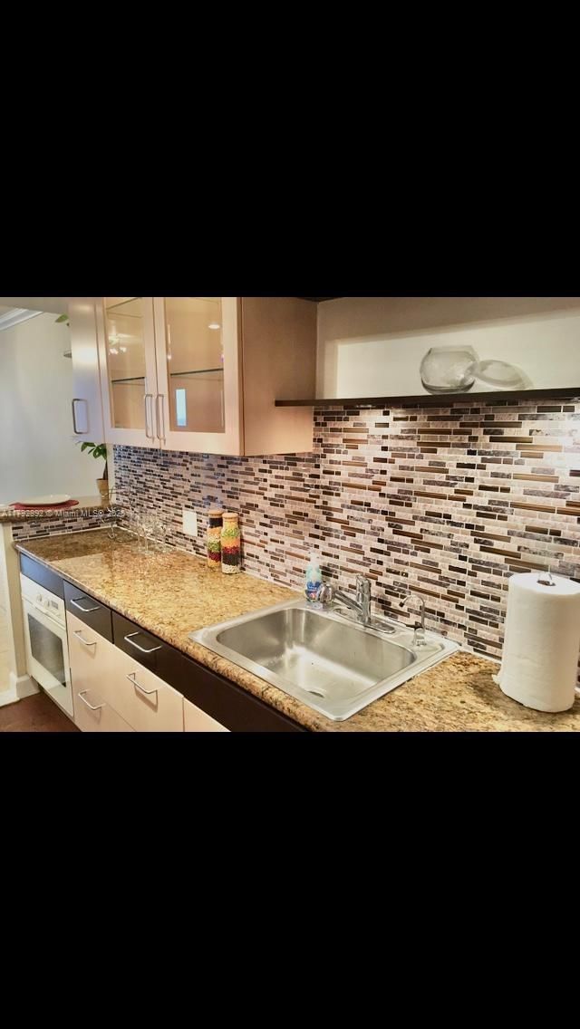 Real estate property located at 5401 Collins Ave #614, Miami-dade, The Carriage House Condo, Miami Beach, FL