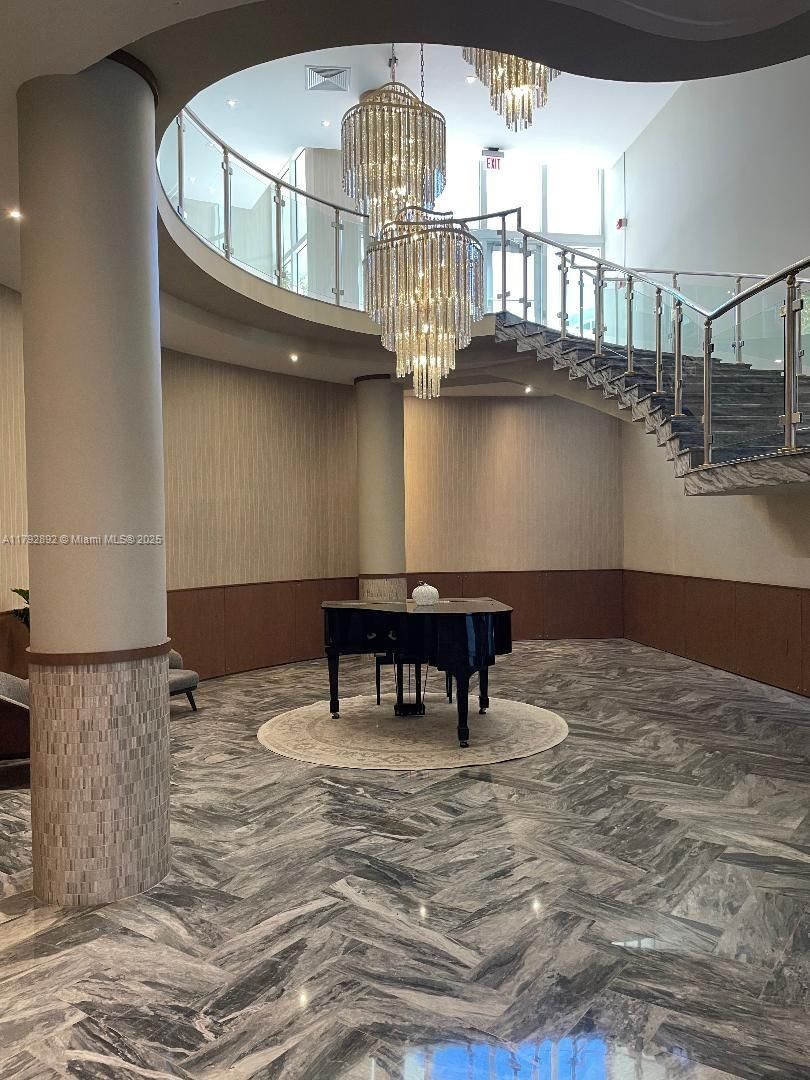Real estate property located at 5401 Collins Ave #614, Miami-dade, The Carriage House Condo, Miami Beach, FL