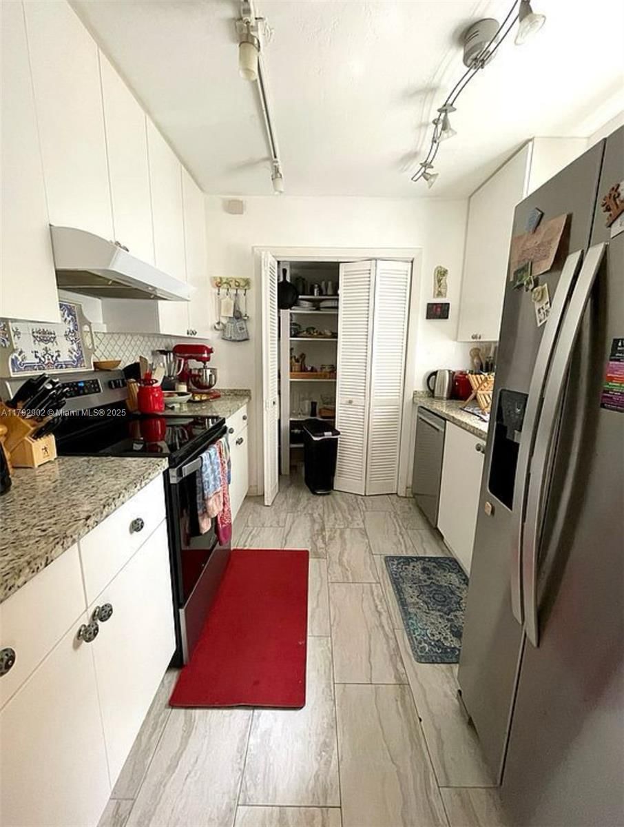 Real estate property located at 3161 Day Ave, Miami-dade, Biscayne Realty Cos, Miami, FL