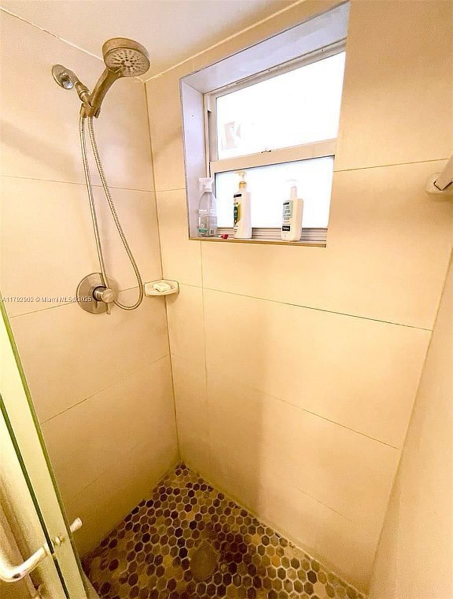 Real estate property located at 3161 Day Ave, Miami-dade, Biscayne Realty Cos, Miami, FL